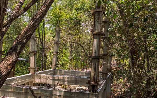 Yeşil orman köprüsü yapım aşamasında