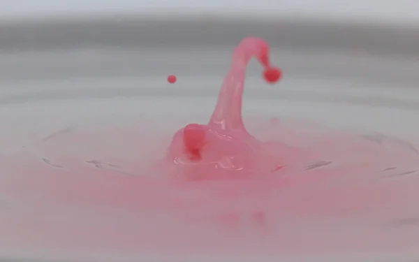 Roze Waterdruppel Splash Creatieve Vormen Gemaakt — Stockfoto