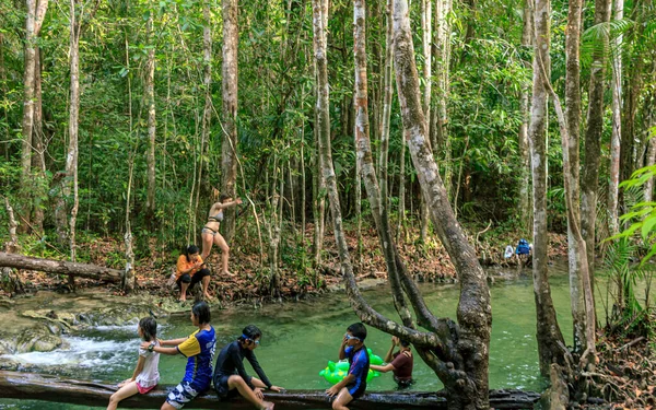 Krabi Town Thailandand March 2019 Emerald Pool First Level Wterfall — 스톡 사진