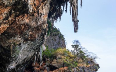 Tayland Phra Nang Sahili Mağara manzaralı