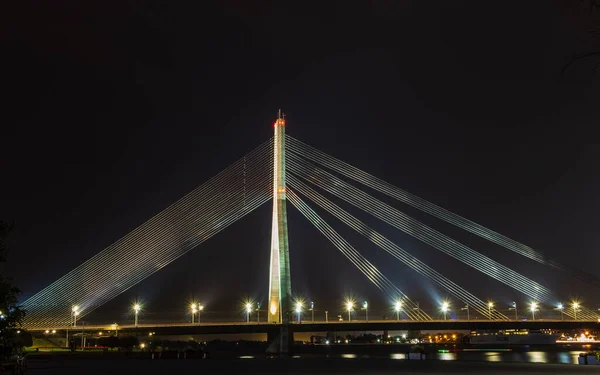 Riga Letonya Eylül 2020 Gece Başkent Manzarası Karanlık Gökyüzü Aydınlık — Stok fotoğraf