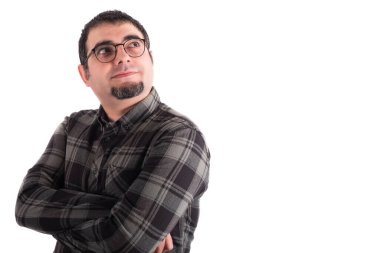 Katlanmış Kollarla Yukarı Bakan Genç Adam