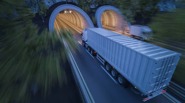 隧道与商业卡车在运动中并排运行 — 图库照片