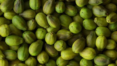 Arkaplanda Yeşil Mangoların 3B Hazırlanması