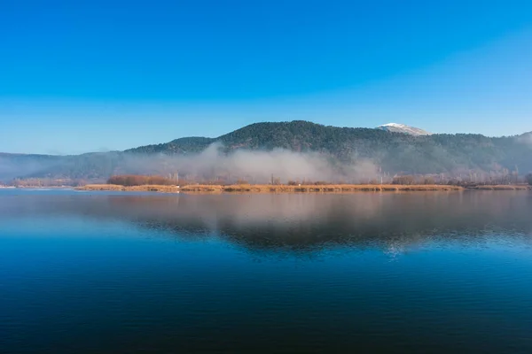 Vista Dramática Lago Tempo Inverno — Fotografia de Stock