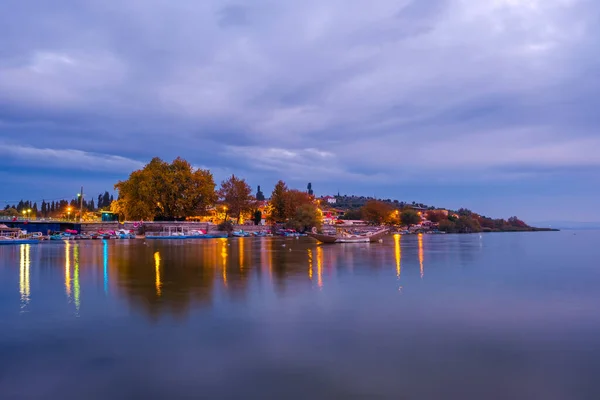 Crepuscolo Dell Alba Sul Lago Sul Villaggio — Foto Stock