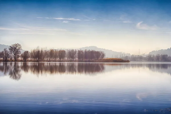 Drammatica Vista Lago Inverno — Foto Stock