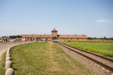 Auschwitz Birkenau Demiryolu giriş kapısı