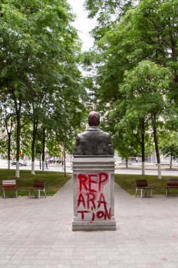 Siyahi Yaşamı Önemlidir, Kral Baudouin Heykeli Belçika 'da aktivistler (Siyahi Yaşamlar önemlidir) tarafından tahrip edildi.. 