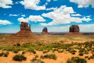 Monument Valley, Arizona ve Utah sınırında bulunan bir Amerikan doğal alanı. Bölge, Navajo ve Colorado Platosu 'nun bir parçası..