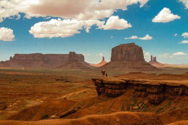 Cowboy: Malboro Man in Monument Valley, Arizona ve Utah arasındaki sınırda bulunan bir Amerikan doğal alanı. Bölge, Navajo ve Colorado Platosu 'nun bir parçası..