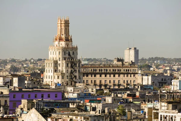 Havana Oteli 'nin balkonundan Havana manzarası. Havana. Küba. 02 / 04 / 2018