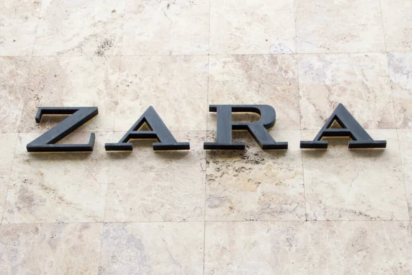 Логотип Zara Испанских Магазинов Одежды Zara Main Fashion Clothing Brand — стоковое фото