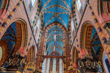 Krakow, Polonya, 4 Ağustos 2025. St. Mary Bazilikası, Ana Pazar Meydanı.