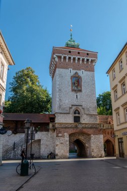 Krakow, Polonya, 5 Ağustos 2025. St. Florian Kapısı, Eski Şehrin Gotik Kulesi