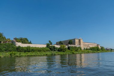 Krakow, Polonya, 5 Ağustos 2025. Vistula Nehri 'ndeki Premonstratensian Rahibeler tarafından kurulan Norbertine Manastırı.