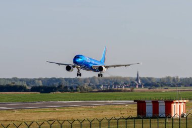 Brüksel, Belçika, 19 Eylül 2025. İtalyan Ita Havayolları Airbus A320 Brüksel Havaalanına iniyor.