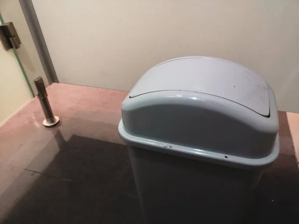 Trash Can Corner Bathroom — Stock Photo, Image