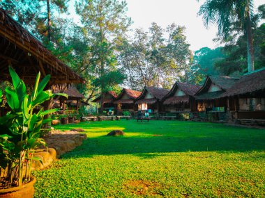 Basit bambudan yapılmış geleneksel banten evi (Baduy veya badui)