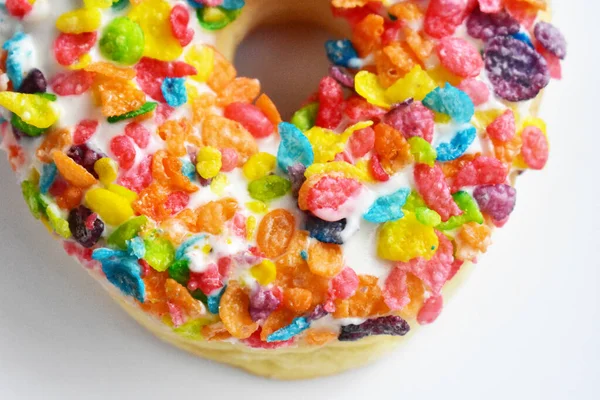 Doce Saboroso Bonito Donut Flocos Milho Colorido Isolado Fundo Branco — Fotografia de Stock