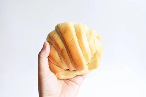 Uma Mulher Segurando Delicioso Croissant Queijo Manteiga Mão Para Café — Fotografia de Stock