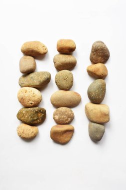 Soyut taş çerçevesi beyaz zemin, düz zemin, üst görünüm, kaplıca, huzur, rahatlama, meditasyon, antik konsept, hafıza, vintage, coğrafya, keşif, geleneksel berduş tarzı, bohem