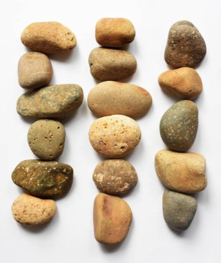 Soyut taş çerçevesi beyaz zemin, düz zemin, üst görünüm, kaplıca, huzur, rahatlama, meditasyon, antik konsept, hafıza, vintage, coğrafya, keşif, geleneksel berduş tarzı, bohem