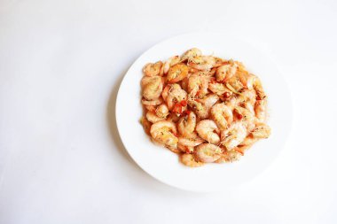 Karides pişirme, sıcak, ızgara karides, lezzetli ve lezzetli yemek, barbekü, deniz ürünleri, yakın çekim, üst manzara