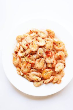 Karides pişirme, sıcak, ızgara karides, lezzetli ve lezzetli yemek, barbekü, deniz ürünleri, yakın çekim, üst manzara