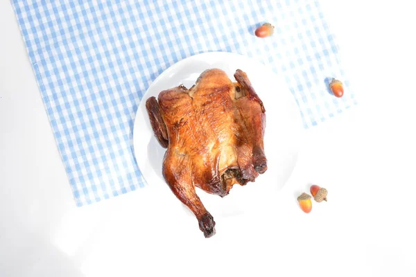 Beyaz Arka Planda Nefis Izgara Tavuk Yemek Masası Barbekü Yemeği — Stok fotoğraf