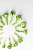 Brokolice izolované v bílém pozadí, zelený květák izolované, vegan, zelenina, vaření, přísada, ekologické, zdravé potraviny