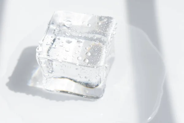 Transparente Eiswürfel Grauer Farbe Isoliert Weißer Hintergrund Kristall — Stockfoto