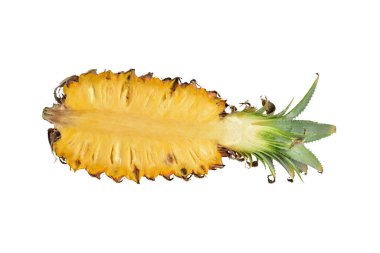 Turuncu ananas dilimleri / yarısı / parçaları beyaz arkaplanda izole edilmiş, gölgesi yok