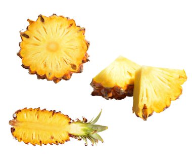 Beyaz arkaplanda izole edilmiş turuncu ananas dilimleri / yarısı / parçaları, gölgesi yok.
