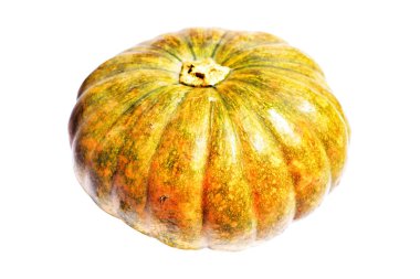 Beyaz arka planda izole edilmiş balkabağı, kırpma yolu olmayan Cadılar Bayramı kabağı, gölgesiz, sonbahar arkaplanı, Şükran Günü balkabağı