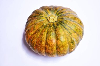 Beyaz arka planda izole edilmiş balkabağı, Cadılar Bayramı balkabağı, sonbahar arka planı, Şükran Günü balkabağı