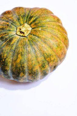 Beyaz arka planda izole edilmiş balkabağı, Cadılar Bayramı balkabağı, sonbahar arka planı, Şükran Günü balkabağı