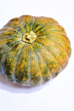 Beyaz arka planda izole edilmiş balkabağı, Cadılar Bayramı balkabağı, sonbahar arka planı, Şükran Günü balkabağı