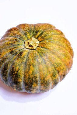 Beyaz arka planda izole edilmiş balkabağı, Cadılar Bayramı balkabağı, sonbahar arka planı, Şükran Günü balkabağı