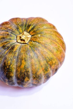 Beyaz arka planda izole edilmiş balkabağı, Cadılar Bayramı balkabağı, sonbahar arka planı, Şükran Günü balkabağı