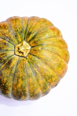 Beyaz arka planda izole edilmiş balkabağı, Cadılar Bayramı balkabağı, sonbahar arka planı, Şükran Günü balkabağı