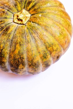 Beyaz arka planda izole edilmiş balkabağı, Cadılar Bayramı balkabağı, sonbahar arka planı, Şükran Günü balkabağı