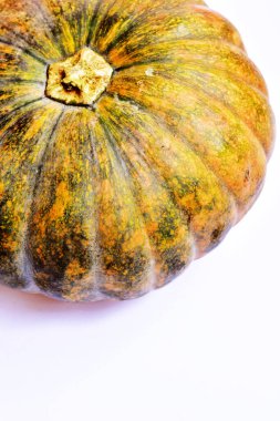 Beyaz arka planda izole edilmiş balkabağı, Cadılar Bayramı balkabağı, sonbahar arka planı, Şükran Günü balkabağı