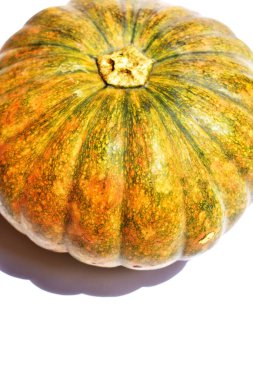 Beyaz arka planda izole edilmiş balkabağı, Cadılar Bayramı balkabağı, sonbahar arka planı, Şükran Günü balkabağı