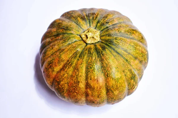 Beyaz arka planda izole edilmiş balkabağı, Cadılar Bayramı balkabağı, sonbahar arka planı, Şükran Günü balkabağı