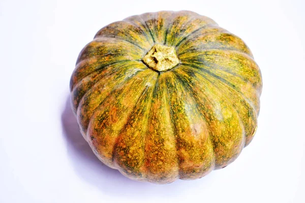 Beyaz arka planda izole edilmiş balkabağı, Cadılar Bayramı balkabağı, sonbahar arka planı, Şükran Günü balkabağı