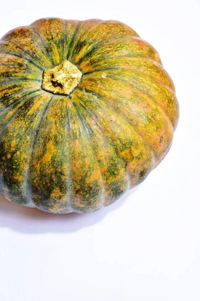 Beyaz arka planda izole edilmiş balkabağı, Cadılar Bayramı balkabağı, sonbahar arka planı, Şükran Günü balkabağı