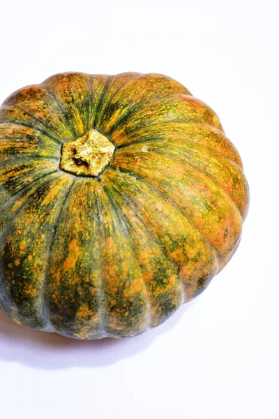 Beyaz arka planda izole edilmiş balkabağı, Cadılar Bayramı balkabağı, sonbahar arka planı, Şükran Günü balkabağı