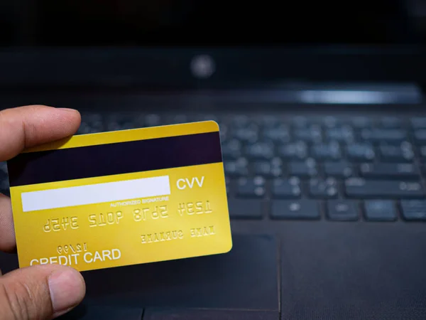 Online Winkelen Concept Close Menselijke Handen Met Een Creditcard Notebook — Stockfoto