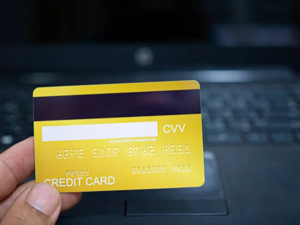 Online Winkelen Concept Close Menselijke Handen Met Een Creditcard Notebook — Stockfoto